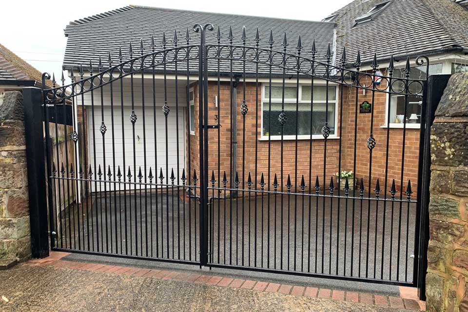 Traditional Style Entrance Gate
