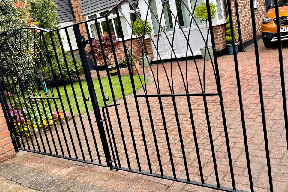 Traditional Drive Gate