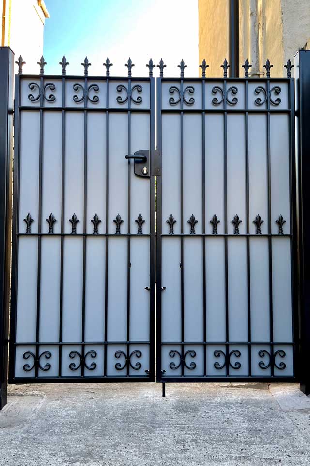 Gate with Inner Panel