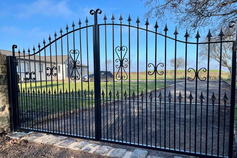 Traditional Style Entrance Gate