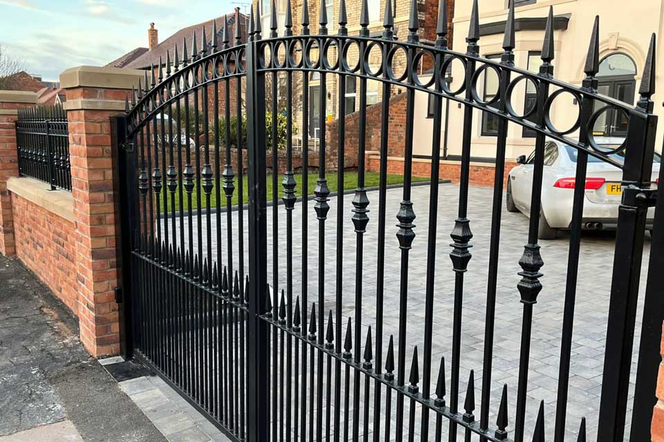 Traditional Style Entrance Gate